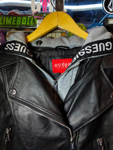 Cargar imagen en el visor de la galería, BIKER JACKET CON GORRO REMOVIBLE