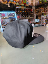 Cargar imagen en el visor de la galería, GORRA CORE LOGO COREMPTON