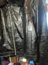 Load image into Gallery viewer, CHAMARRA GUESS LOS ANGELES BLK