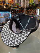 Cargar imagen en el visor de la galería, GORRA CORE NEGRA LOGO BLANCO