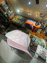 Cargar imagen en el visor de la galería, gorra primitive rosa