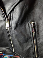 Cargar imagen en el visor de la galería, BIKER JACKET CON GORRO REMOVIBLE