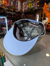 Cargar imagen en el visor de la galería, GORRA CORE LOGO ROSA