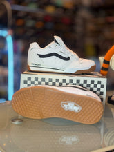 Cargar imagen en el visor de la galería, VANS ROWLEY XLT WHT/GUM/BLK