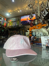 Cargar imagen en el visor de la galería, gorra primitive rosa