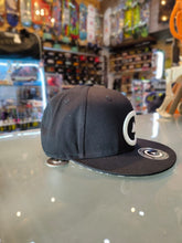 Cargar imagen en el visor de la galería, GORRA CORE NEGRA LOGO BLANCO