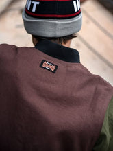 Cargar imagen en el visor de la galería, BUILT TO GRIND VEST WORK TOP CHOCOLATE INDEPENDENT