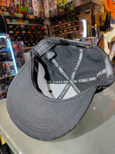 Cargar imagen en el visor de la galería, GORRA CORE TEXTURIZADA LOGO BLANCO
