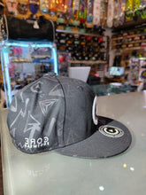 Cargar imagen en el visor de la galería, GORRA CORE TEXTURIZADA LOGO BLANCO