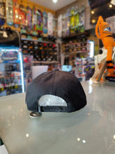Cargar imagen en el visor de la galería, GORRA CORE NEGRA LOGO BLANCO