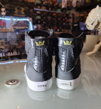 Cargar imagen en el visor de la galería, TENIS SUPRA SKYTOP BLK/GOLD