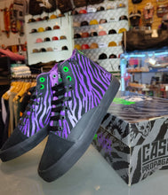 Cargar imagen en el visor de la galería, CASTA PROPAGANDA SOHO HUERTA MORADO