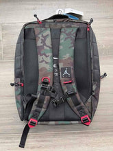 Cargar imagen en el visor de la galería, JORDAN HESI BACK PACK CAMO