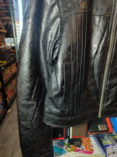Load image into Gallery viewer, CHAMARRA GUESS LOS ANGELES BLK