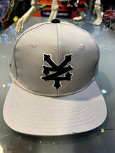 Cargar imagen en el visor de la galería, GORRA ZOO YORK