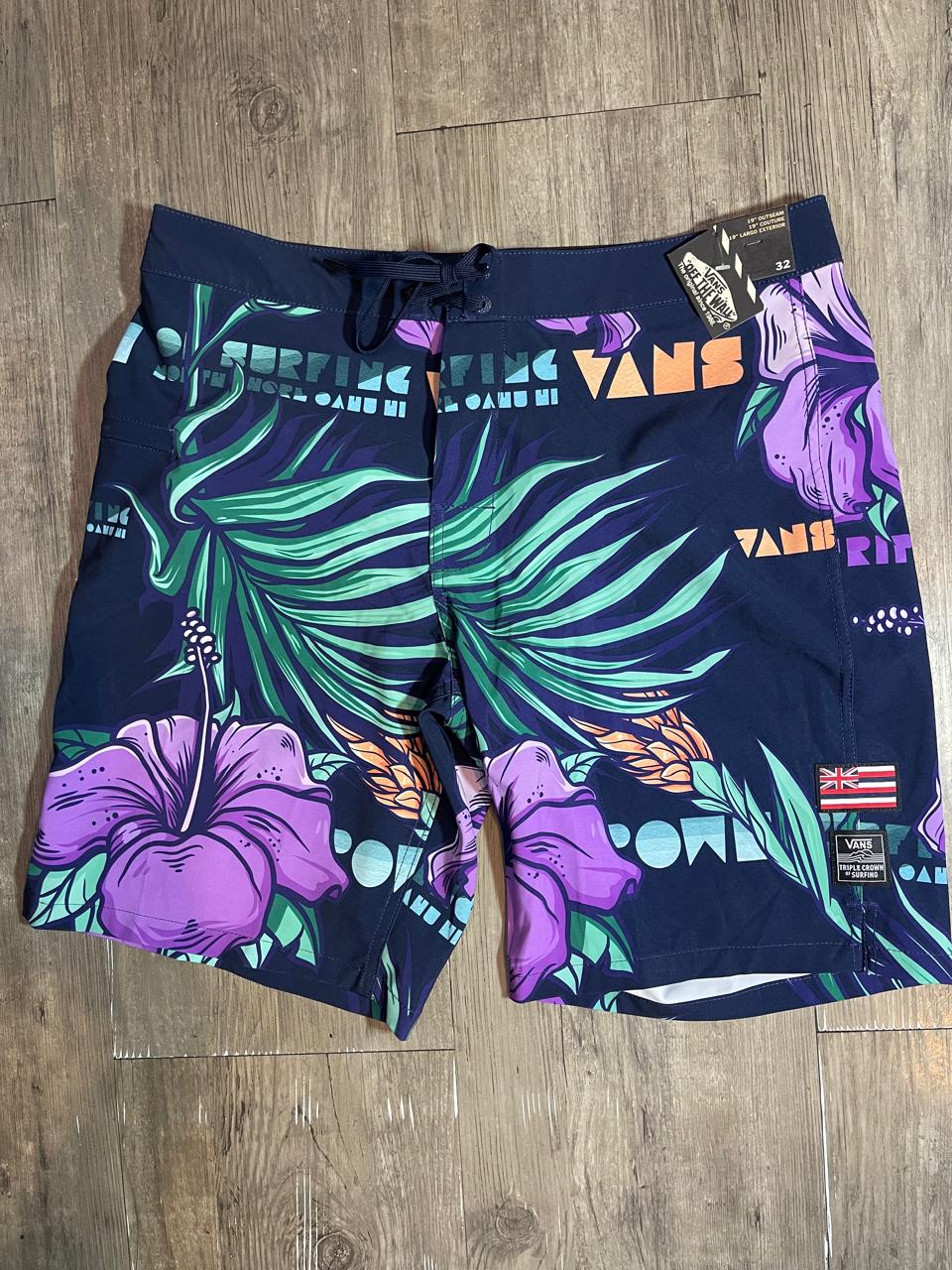 BERMUDA VANS TRIPLE CROWNOFF