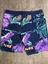 Load image into Gallery viewer, BERMUDA VANS TRIPLE CROWNOFF