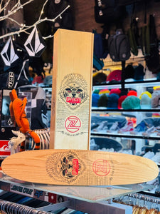 Tabla de skate Uppercut Deluxe Slick & Destroy Z-Flex y vitrina de