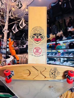 Tabla de skate Uppercut Deluxe Slick & Destroy Z-Flex y vitrina de