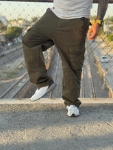 Cargar imagen en el visor de la galería, PANTALON BULBO DE CARGO