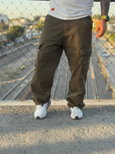 Cargar imagen en el visor de la galería, PANTALON BULBO DE CARGO