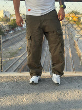 Cargar imagen en el visor de la galería, PANTALON BULBO DE CARGO