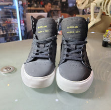 Cargar imagen en el visor de la galería, TENIS SUPRA SKYTOP BLK/GOLD