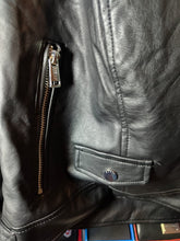 Cargar imagen en el visor de la galería, BIKER JACKET CON GORRO REMOVIBLE