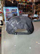 Cargar imagen en el visor de la galería, GORRA CORE TEXTURIZADA LOGO BLANCO
