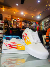 Load image into Gallery viewer, TENIS VANS FLAME CREMA