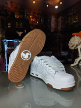 Cargar imagen en el visor de la galería, Tenis DVS Enduro Heir Wht/Gum