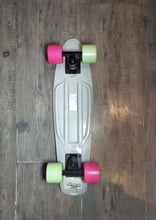 Cargar imagen en el visor de la galería, Mini Crusier Fish Skateboards