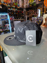 Cargar imagen en el visor de la galería, GORRA CORE TEXTURIZADA LOGO BLANCO