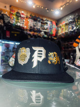 Cargar imagen en el visor de la galería, GORRA PRIMITIVE BLK