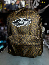Cargar imagen en el visor de la galería, MOCHILA VANS LEPARDO