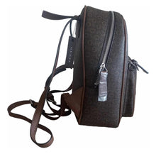 Cargar imagen en el visor de la galería, MOCHILA GUESS GROUND COFEE