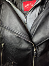 Cargar imagen en el visor de la galería, BIKER JACKET CON GORRO REMOVIBLE