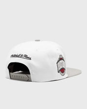 Cargar imagen en el visor de la galería, MITCHELL &amp; NESS NBA BULLS CORE IV