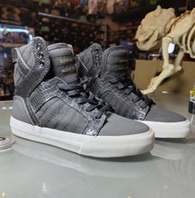 Cargar imagen en el visor de la galería, TENIS SUPRA SKYTOP BLK/GOLD