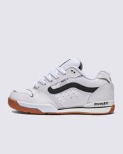 Cargar imagen en el visor de la galería, VANS ROWLEY XLT WHT/GUM/BLK