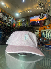 Cargar imagen en el visor de la galería, gorra primitive rosa