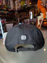 Cargar imagen en el visor de la galería, GORRA CORE LOGO COREMPTON